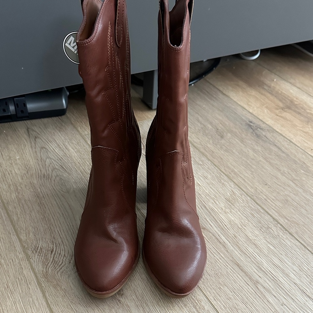 Western Brown vegan Leather Heeled Boots - Picture 2 of 6